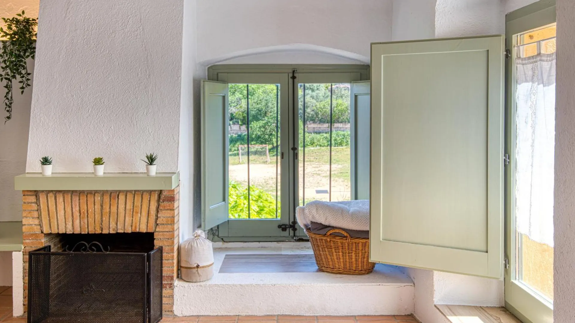 Can Parralets Camallera Holiday home